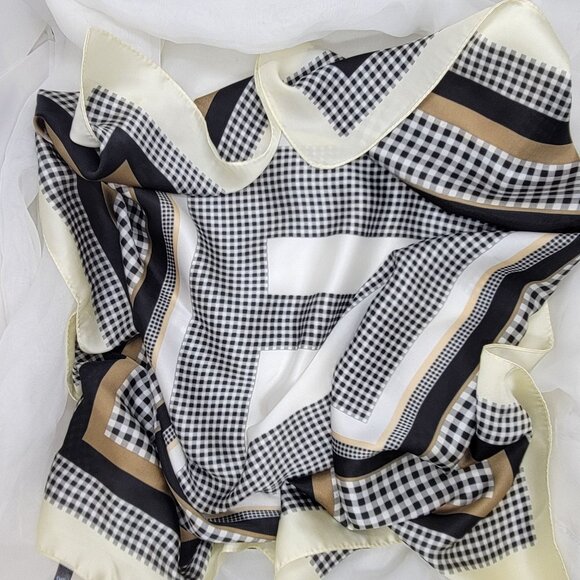 ❤️❤️Elegant Bandana Geometric Scarf Silky Satin Soft Beige Black Checkered Wrap - Picture 6 of 7